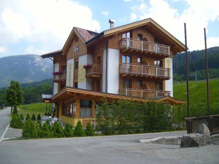 Residence Garni Il Giglio Commezzadura Extérieur photo