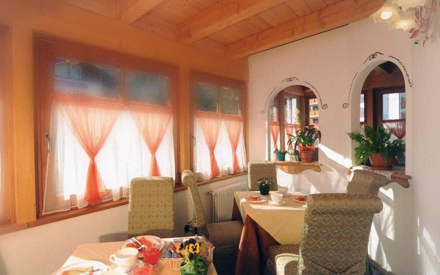 Residence Garni Il Giglio Commezzadura Extérieur photo