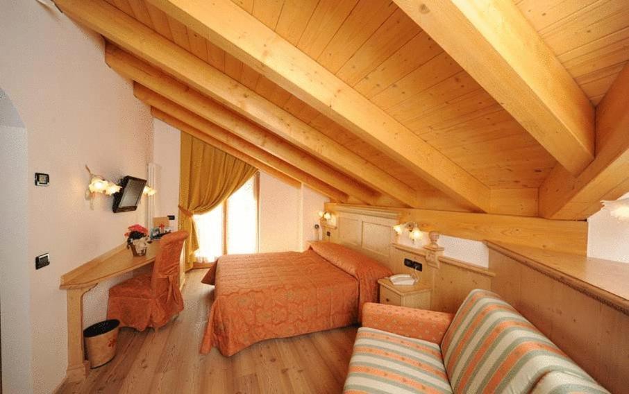 Residence Garni Il Giglio Commezzadura Chambre photo