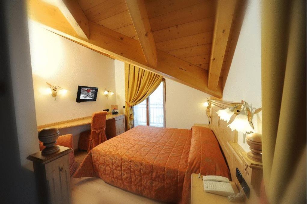 Residence Garni Il Giglio Commezzadura Chambre photo