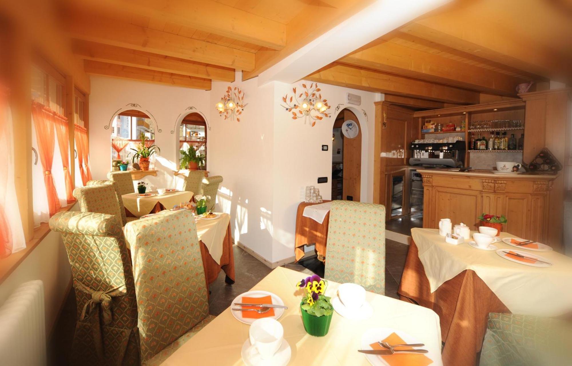 Residence Garni Il Giglio Commezzadura Extérieur photo