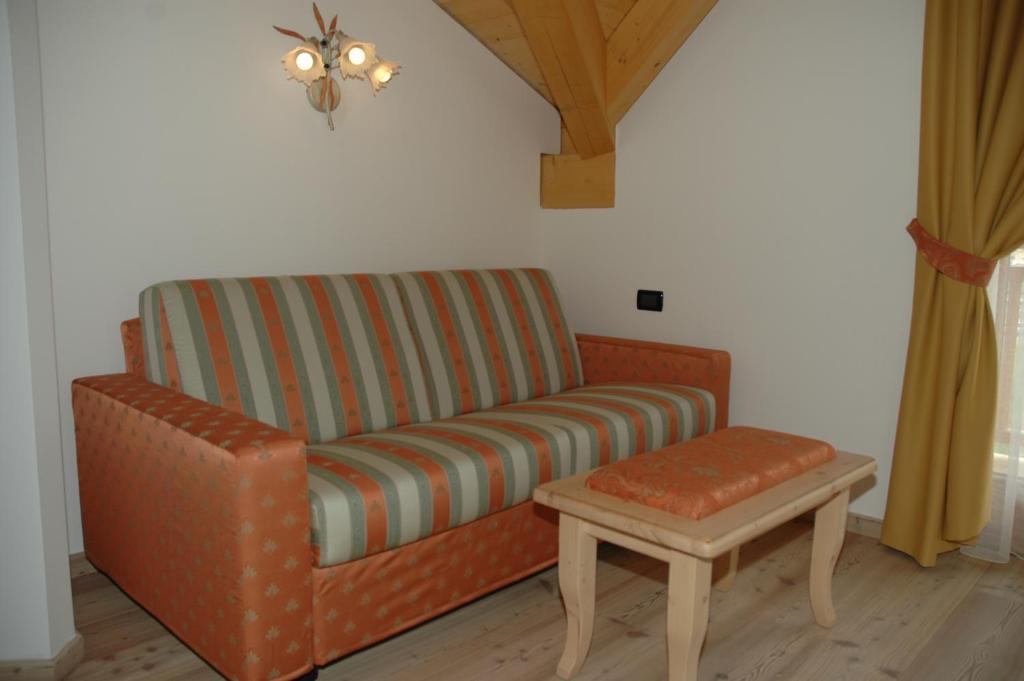 Residence Garni Il Giglio Commezzadura Chambre photo