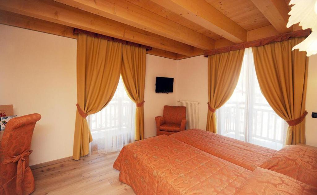 Residence Garni Il Giglio Commezzadura Chambre photo