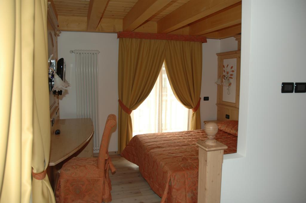 Residence Garni Il Giglio Commezzadura Extérieur photo
