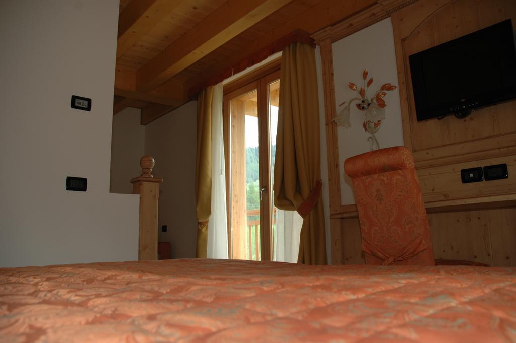 Residence Garni Il Giglio Commezzadura Extérieur photo