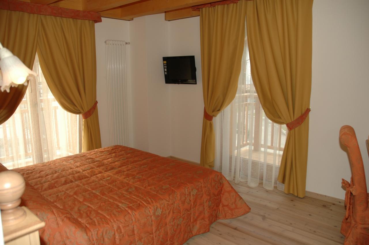 Residence Garni Il Giglio Commezzadura Extérieur photo